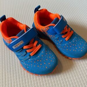 NWOT Kids Toddler Sneakers 26